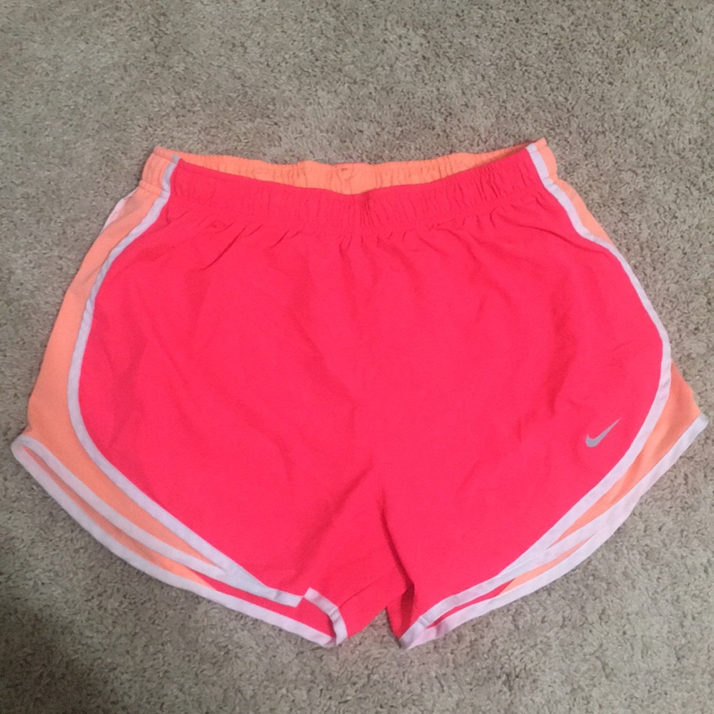 Nike women’s running tempo shorts